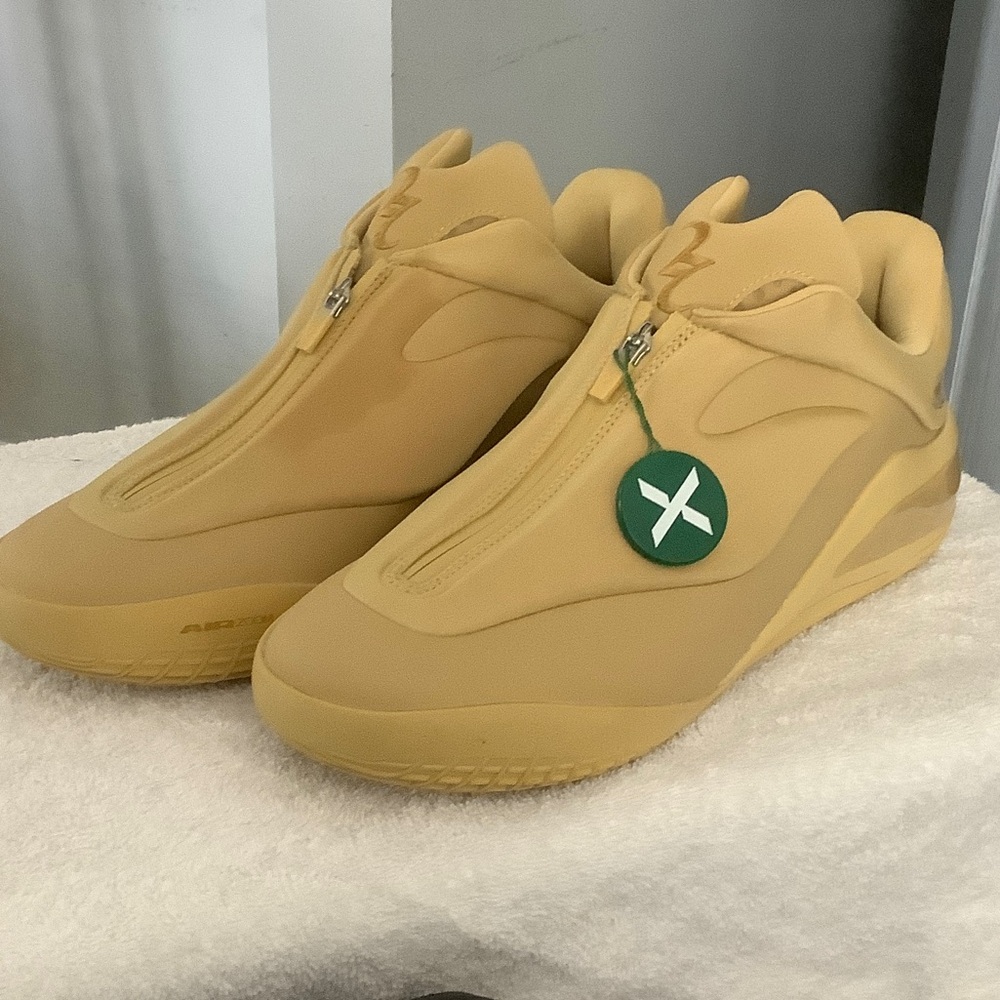Converse Shai 001 Butter sneakers. Sz 14